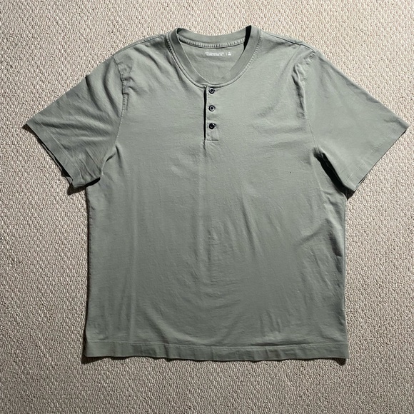 ABERCROMBIE & FITCH HENLEY - Picture 1 of 3
